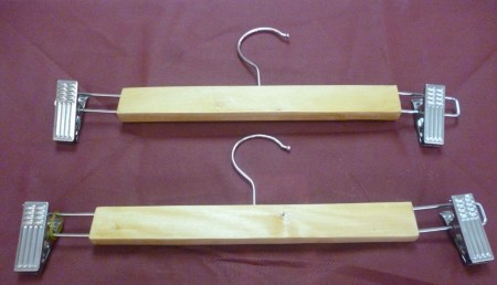 colgador con pinzas de madera 30 unidades $ 19900